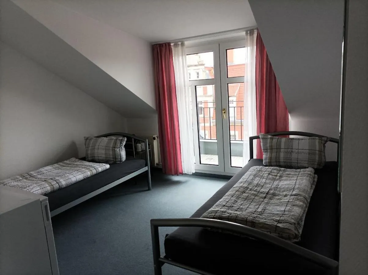 Konukevi Pension Fuer Monteure In Dresden, Zimmer Mit Eigenem Bad Und Grosser Gemeinschaftskueche
