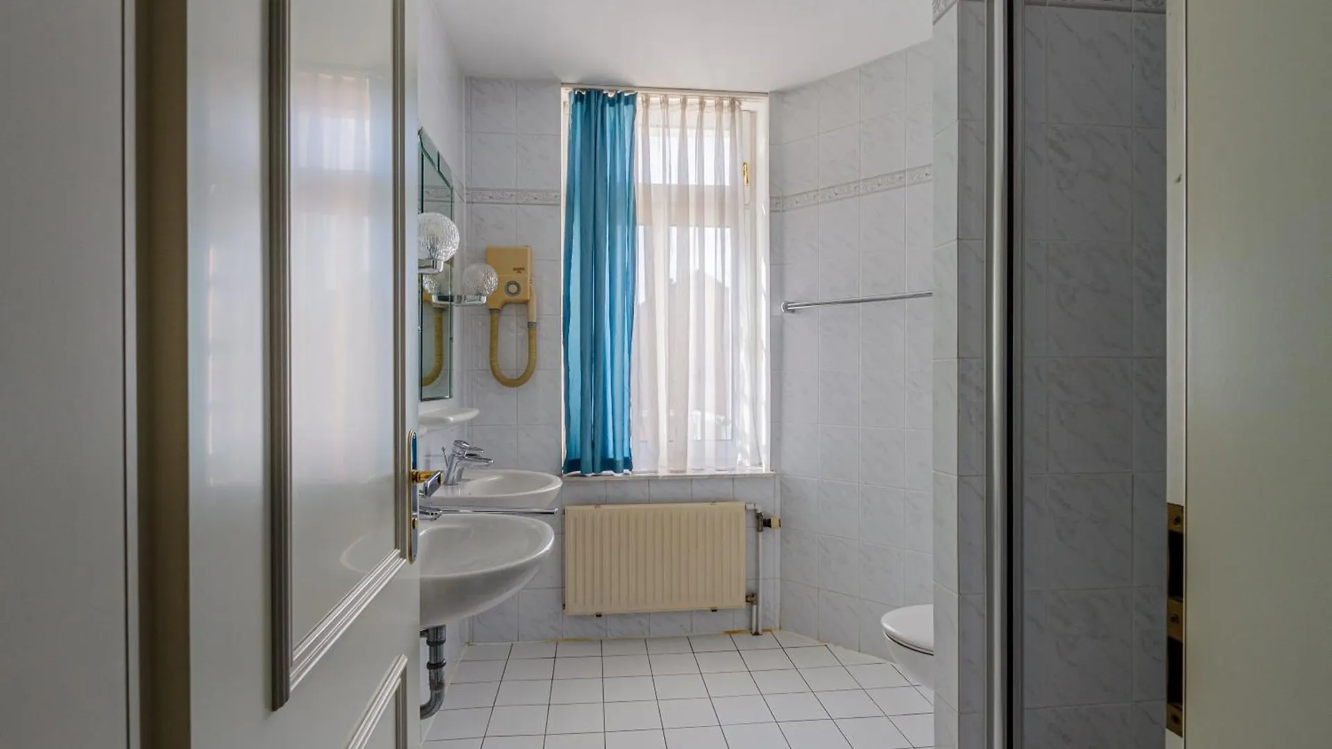 Pension Fuer Monteure In Dresden, Zimmer Mit Eigenem Bad Und Grosser Gemeinschaftskueche 0*, Dresden